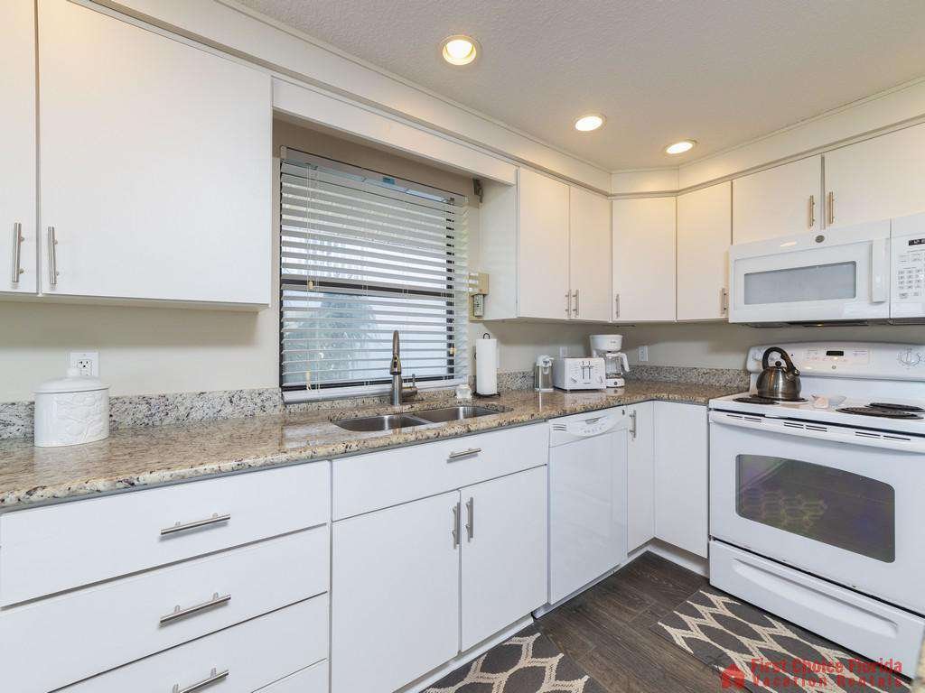 Beach Retreat Kitchen
