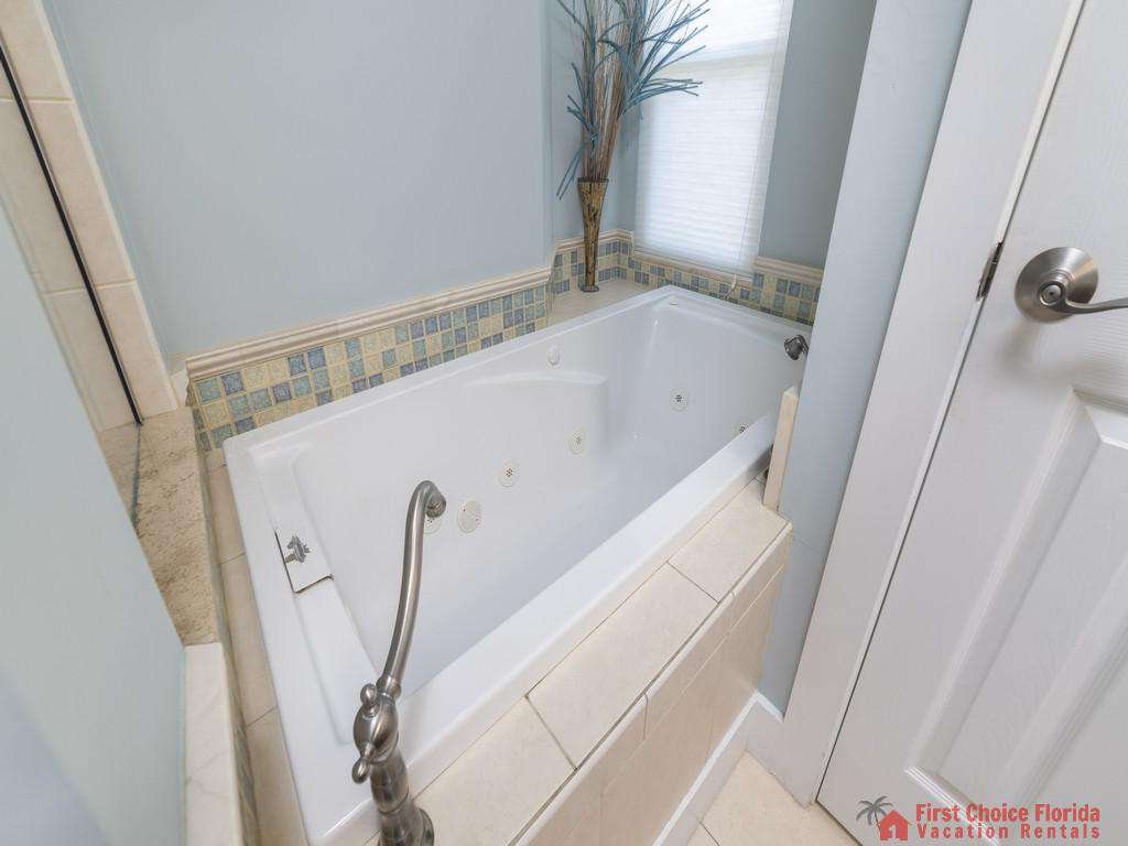 A Peace of Paradise Master Bath Tub