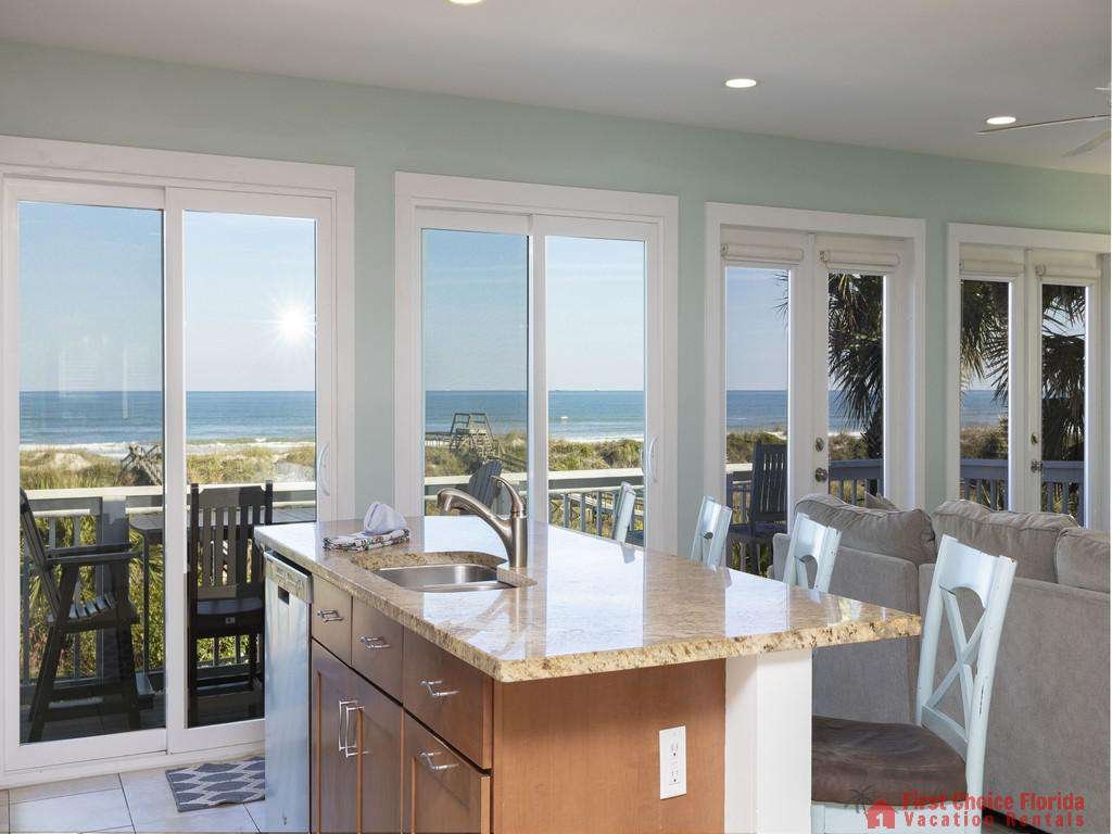 A Peace of Paradise Kitchen Bar and View
