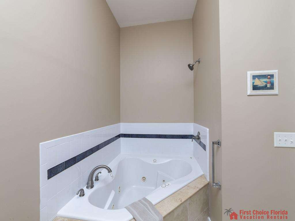 A Peace of Paradise Rear Bathroom Tub