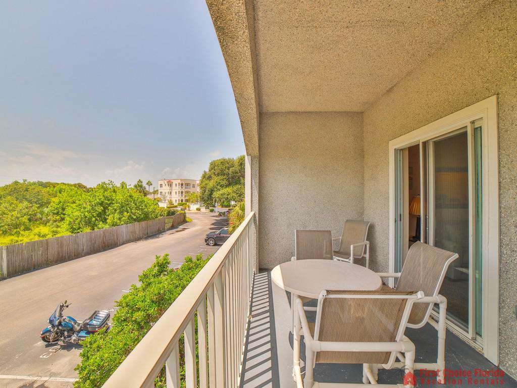 Hibiscus I201 Balcony