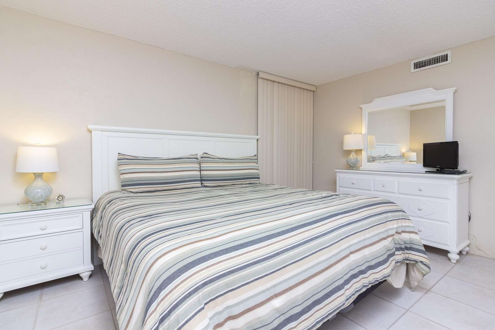 Guest Bedroom - King Bed