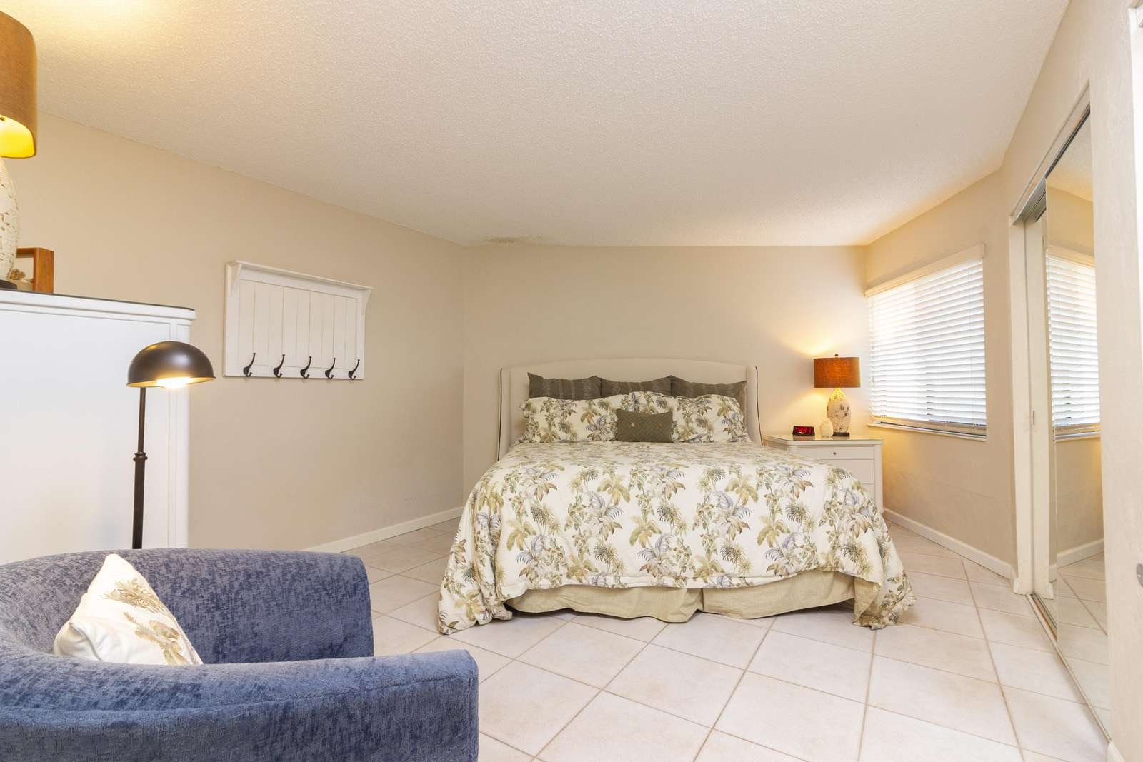 Guest Bedroom - King Bed