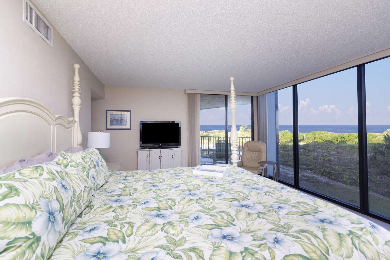 Master Bedroom with  Great Oceanfront Views!