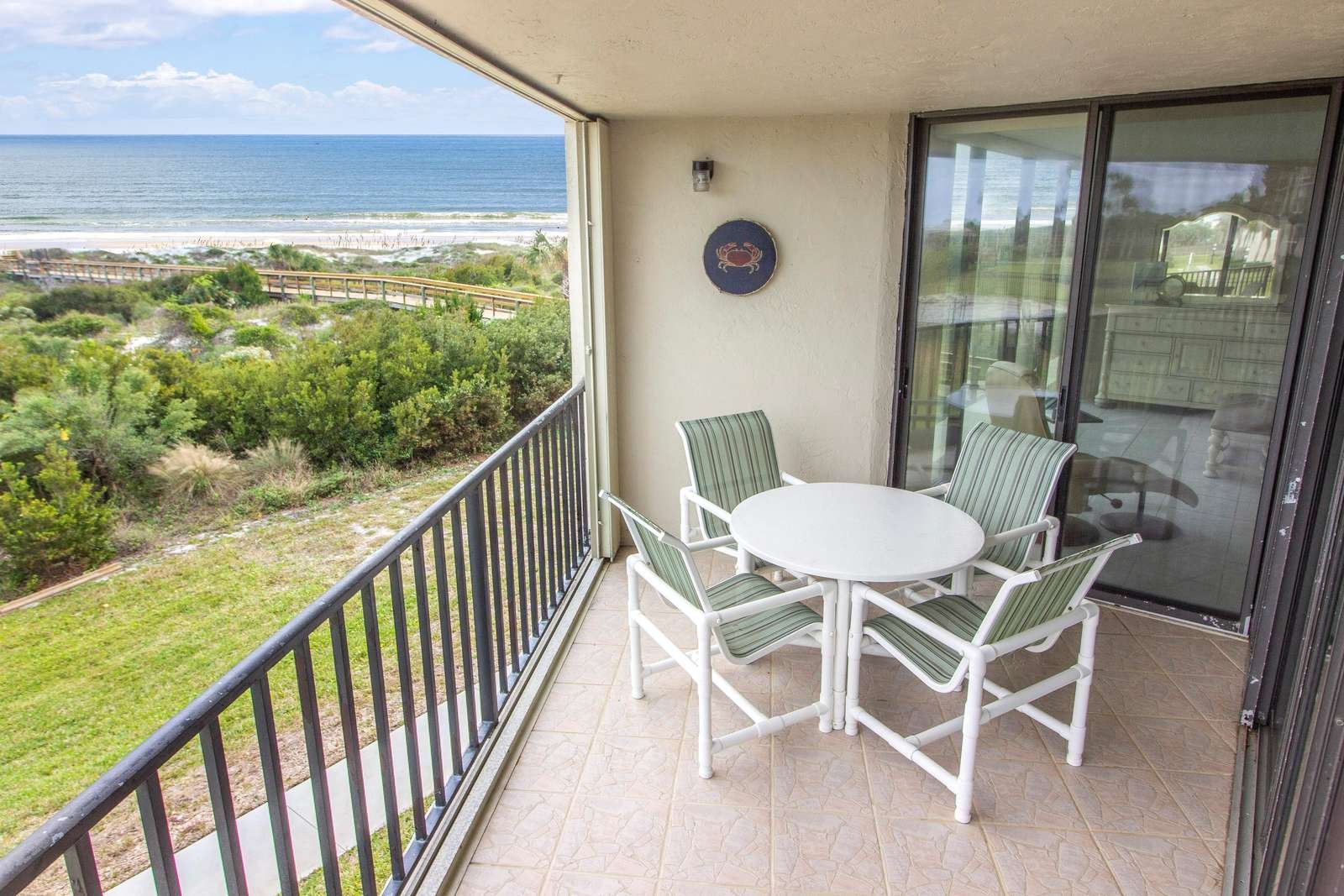Large Oceanfront Balcony!