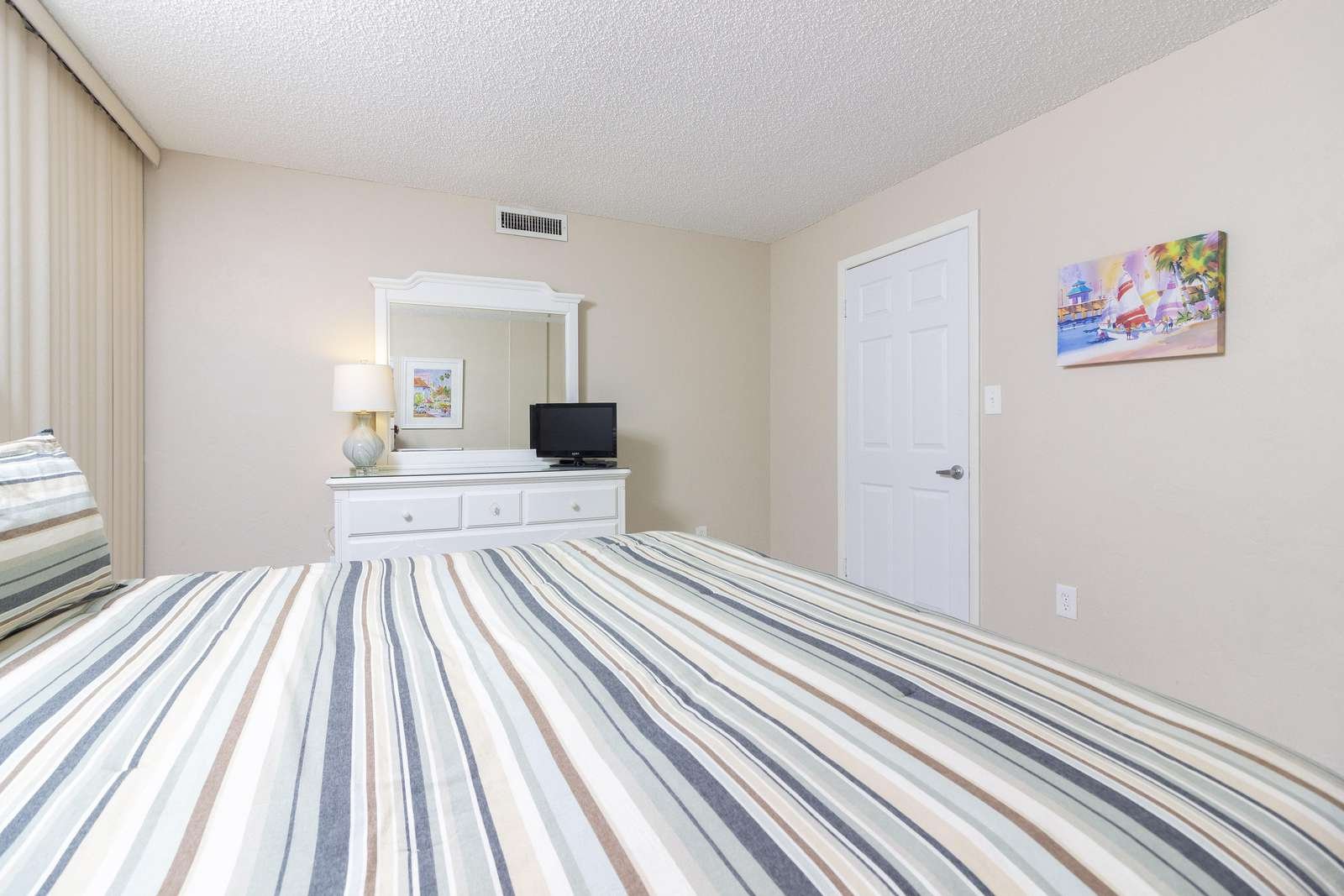 Guest Bedroom - King Bed