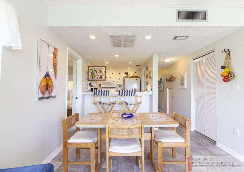 Creston House 11E Dining Area