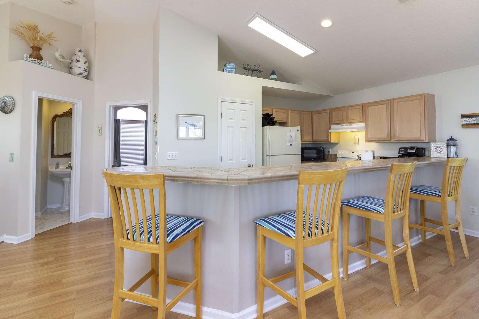 Breakfast Bar (second floor)