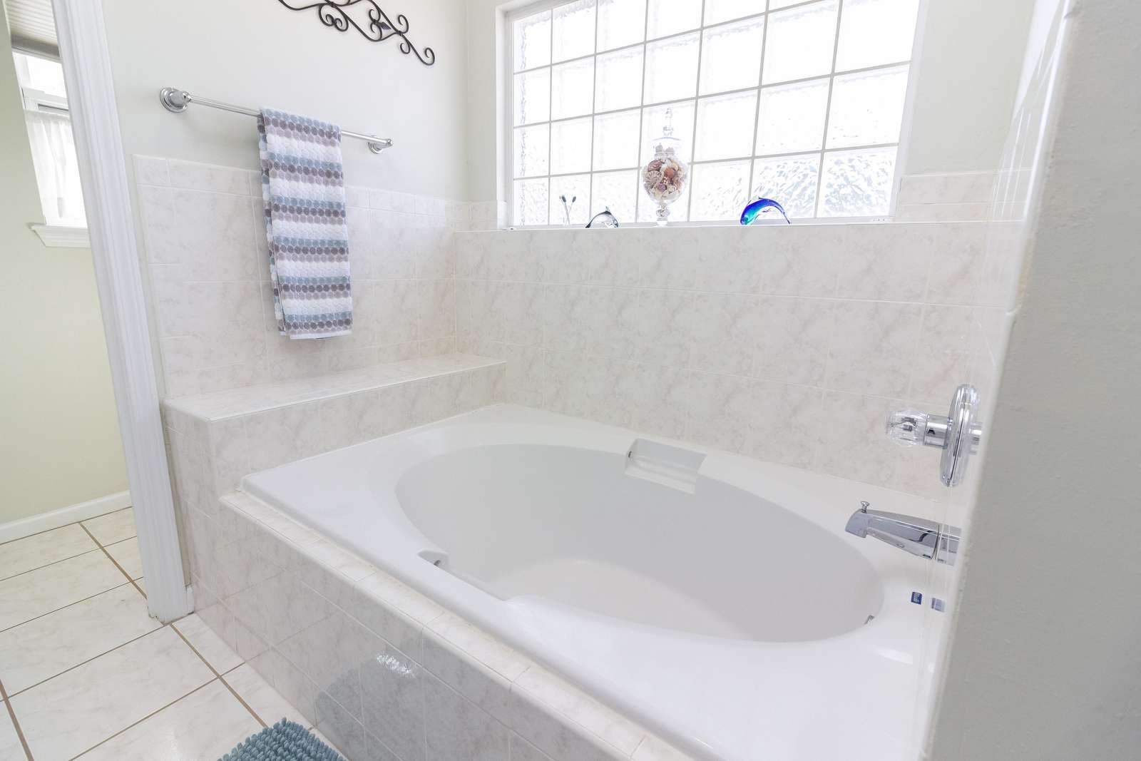 Master Bath (second floor)