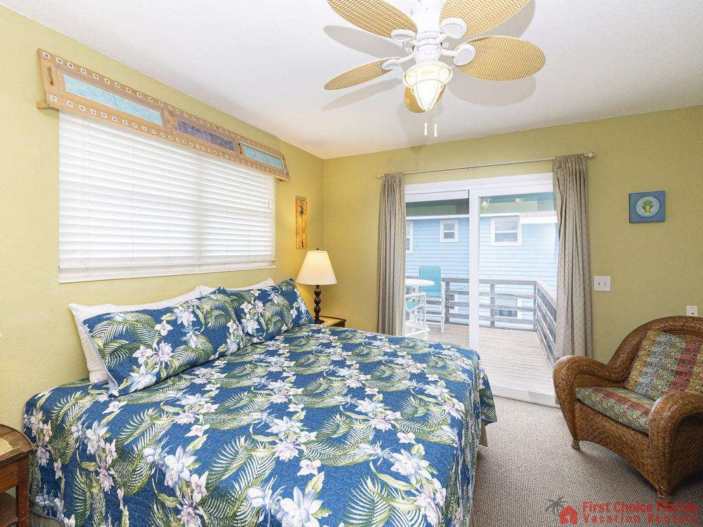 Coastal Cottage B Bed with Ceiling Fan