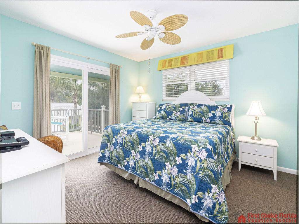 Coastal Cottage A Bed with Lights