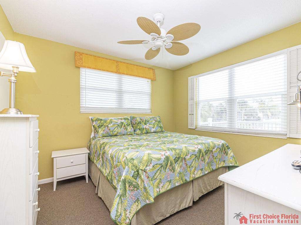 Coastal Cottage A Bed under Windows