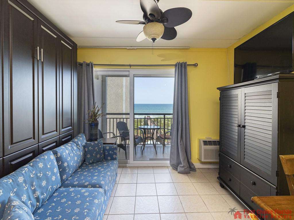 Beachers Lodge 307 Living Room