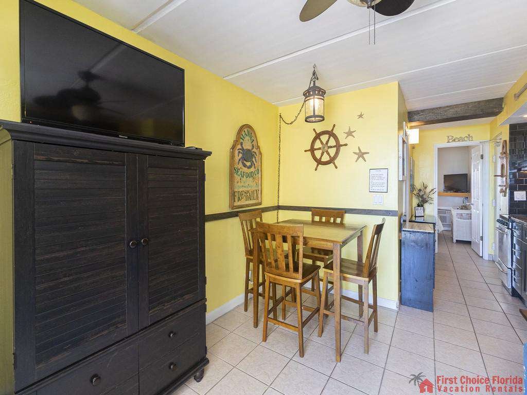 Beachers Lodge 307 Dining and Kitchen Areas