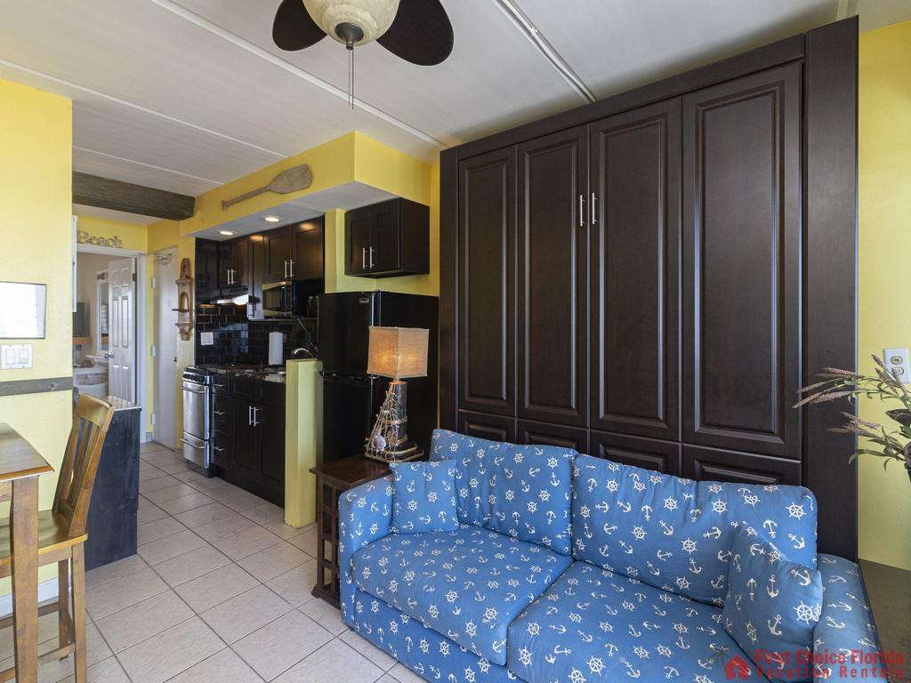 Beachers Lodge 307 Living Room to Kitchen