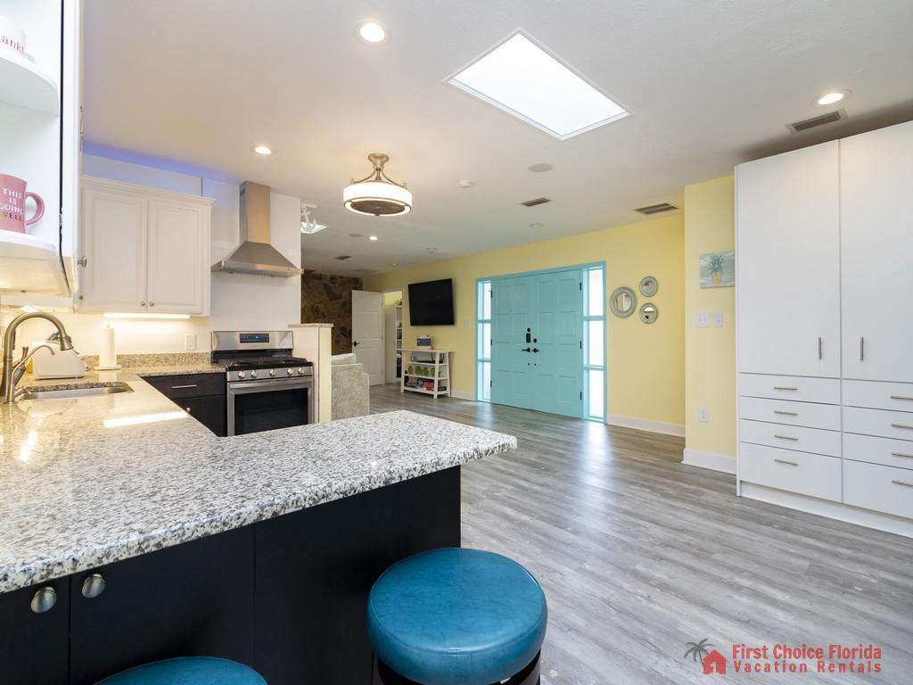 Shore Happy - Kitchen Bar w/ Stools