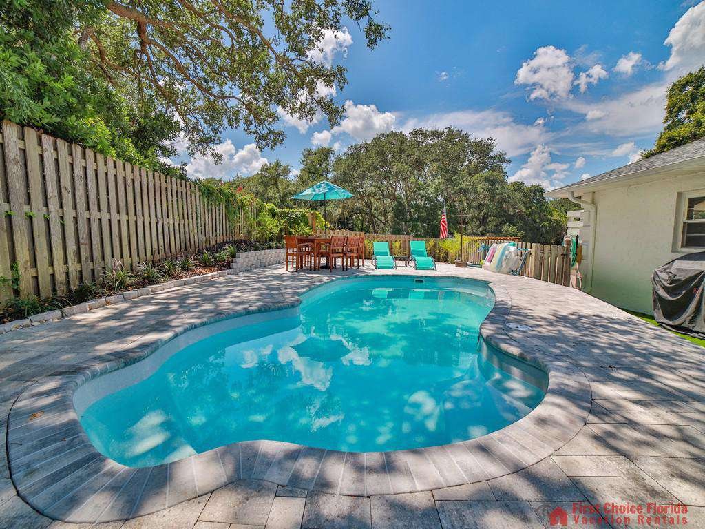 Shore Happy Swimming Pool