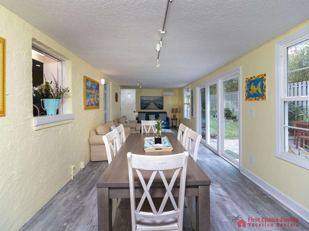 Shore Happy - Dining Area