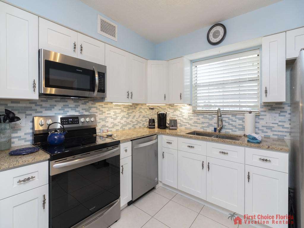 Tarpon Run 35 - Kitchen