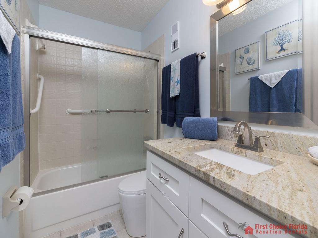 Tarpon Run 35 - Guest Bathroom