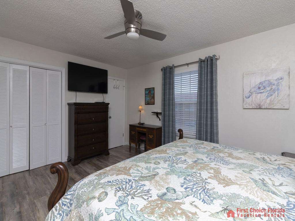 Tarpon Run 35 - Guest Bedroom
