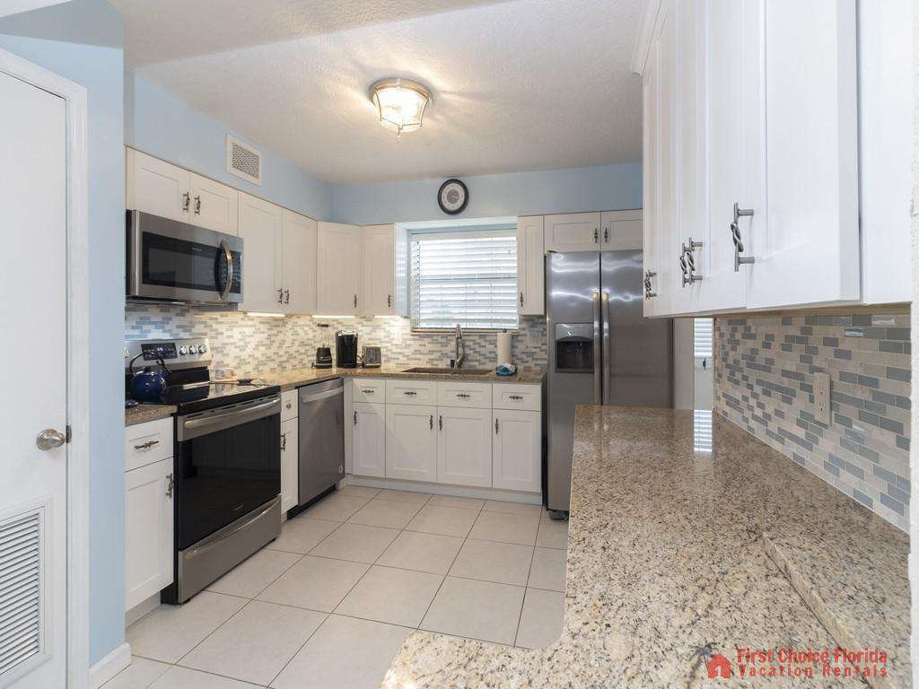 Tarpon Run 35 - Kitchen
