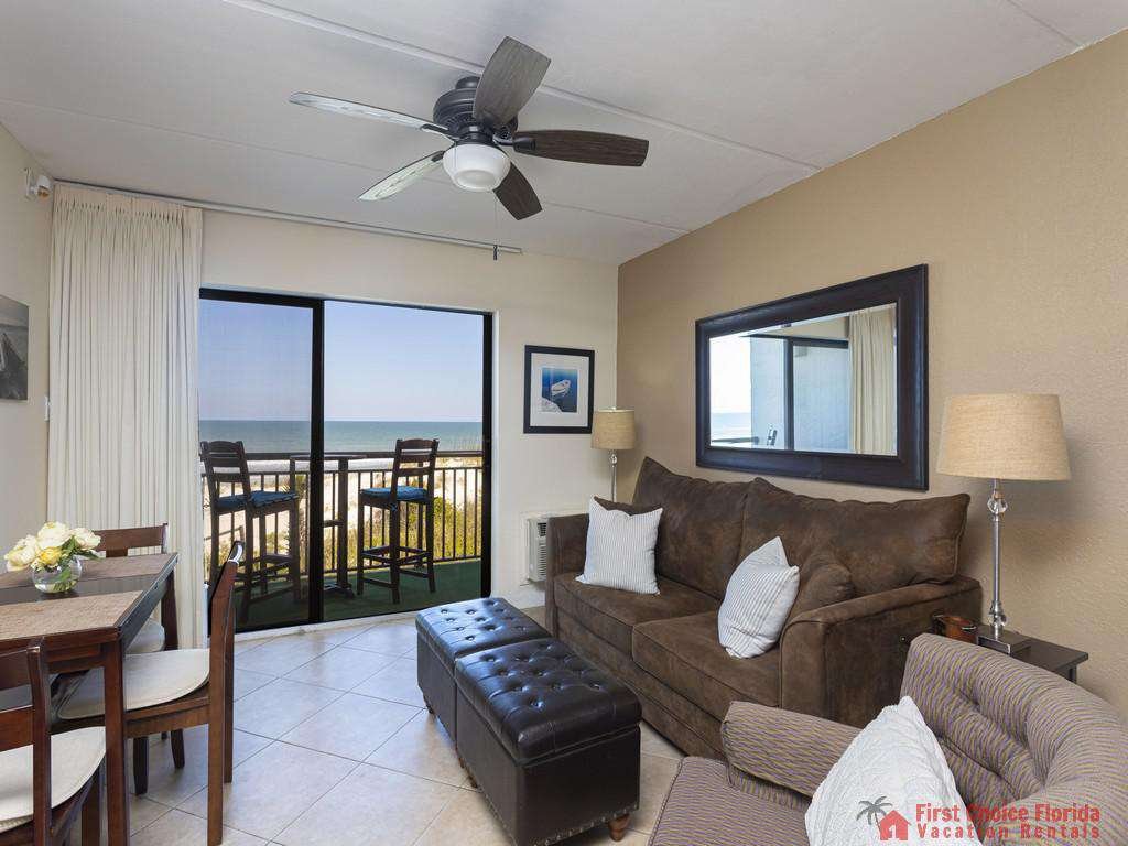 Beachers 232 - Living Room and Balcony