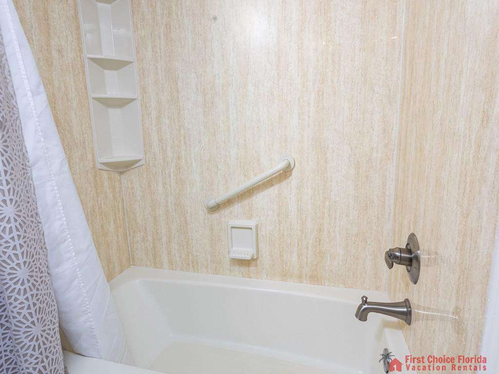 Beachers 232 - Bathtub and Shower Combo