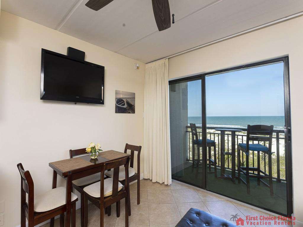 Beachers 232 - Dining Area and Balcony