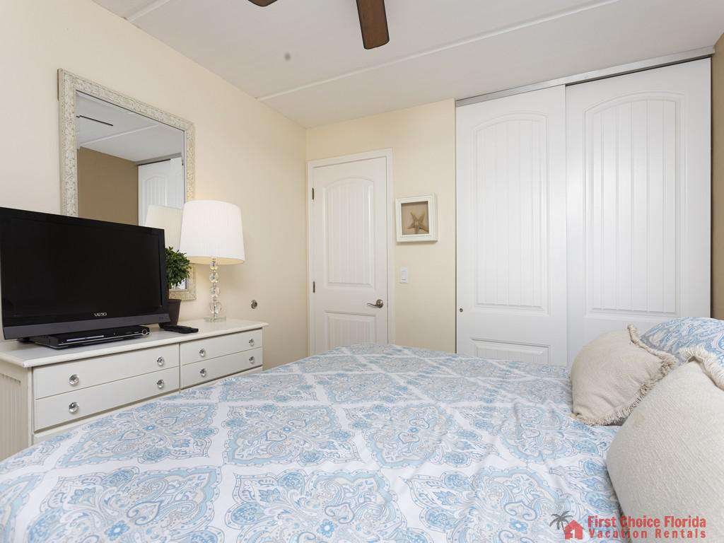 Beachers 232 - Bedroom with TV