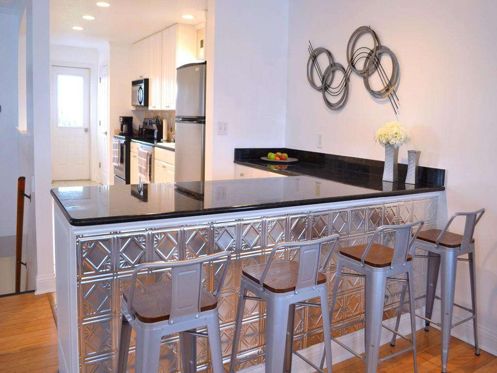Purple Pelican - Bar Seating