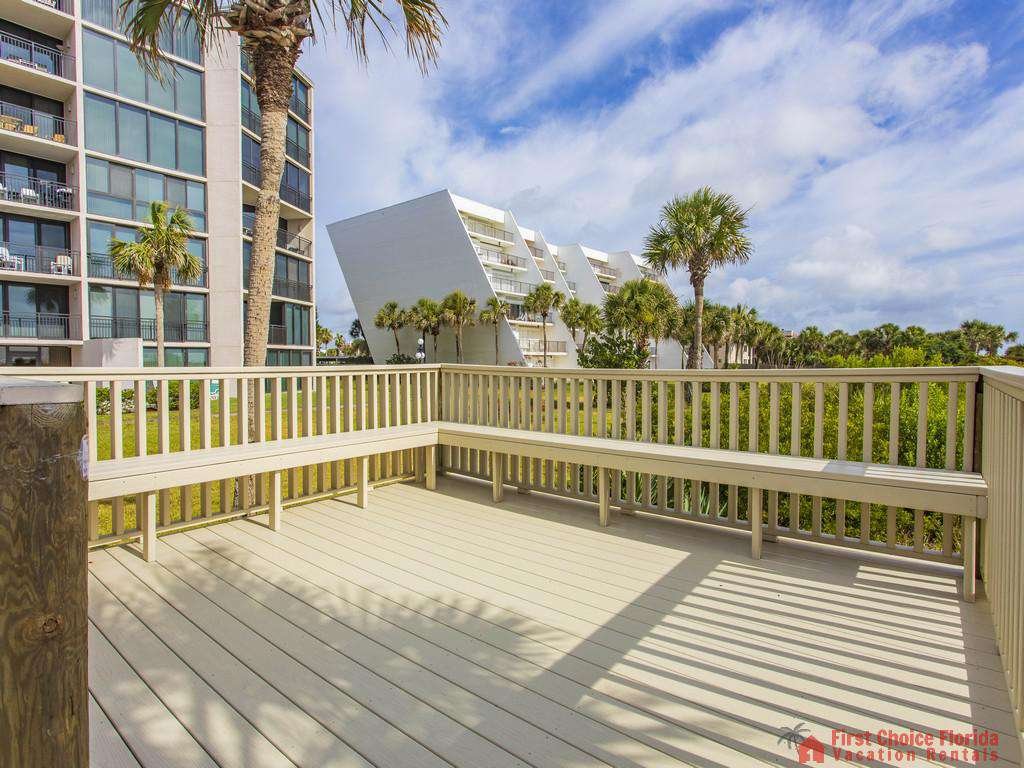 Anastasia Condos - Gazebo Seating