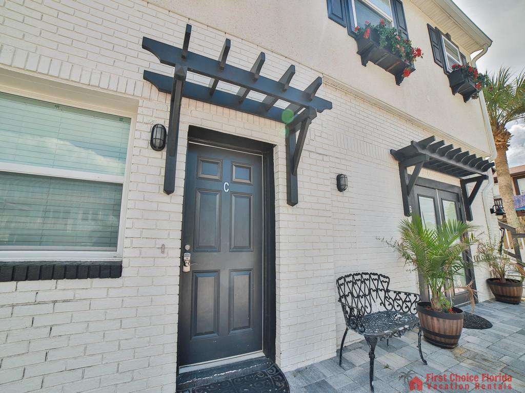 Island Retreat Unit C Entry