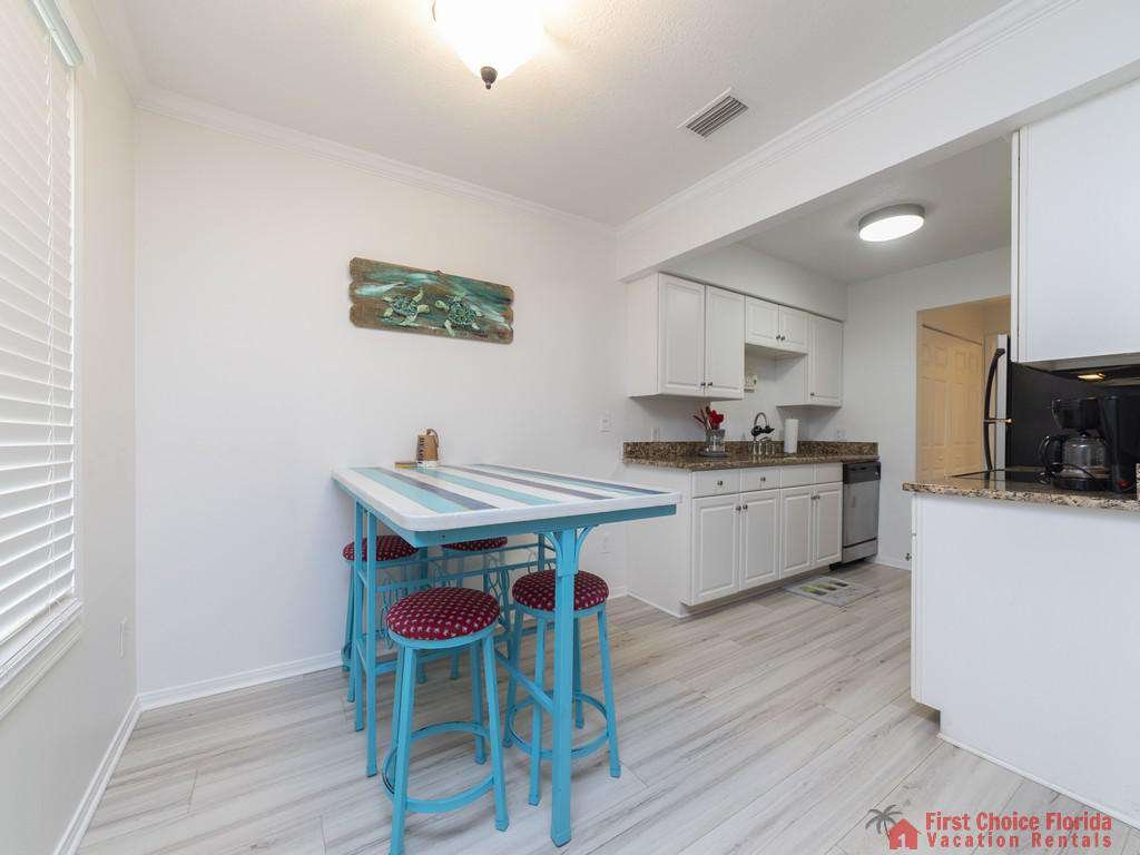 Seaside Villas 28 Dining Table and Kitchen