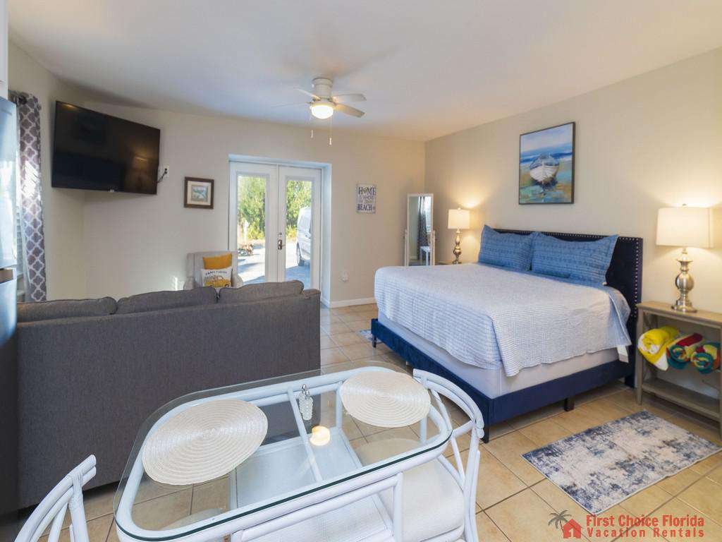 Island Retreat B Studio Dining Table and Bed