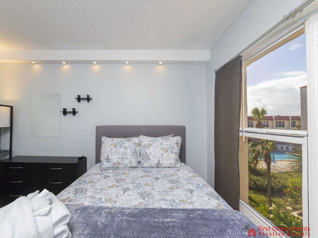 Pier Point South - Guest Bedroom Queen Bed