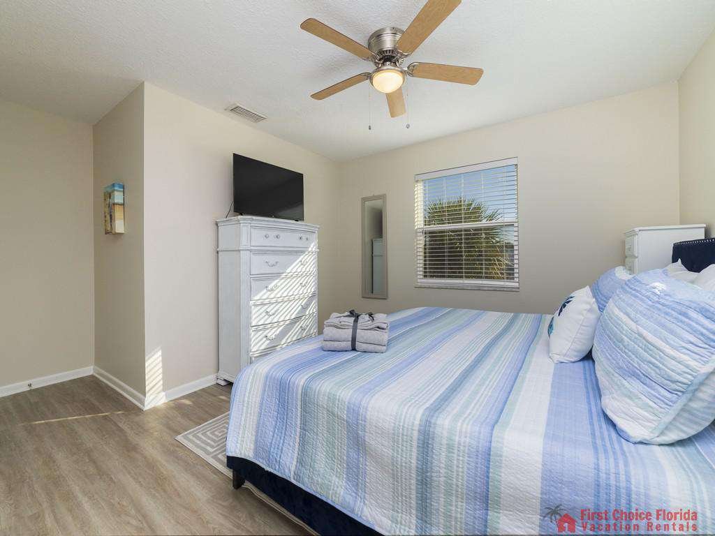 Island Retreat Unit A Master Bed with TV