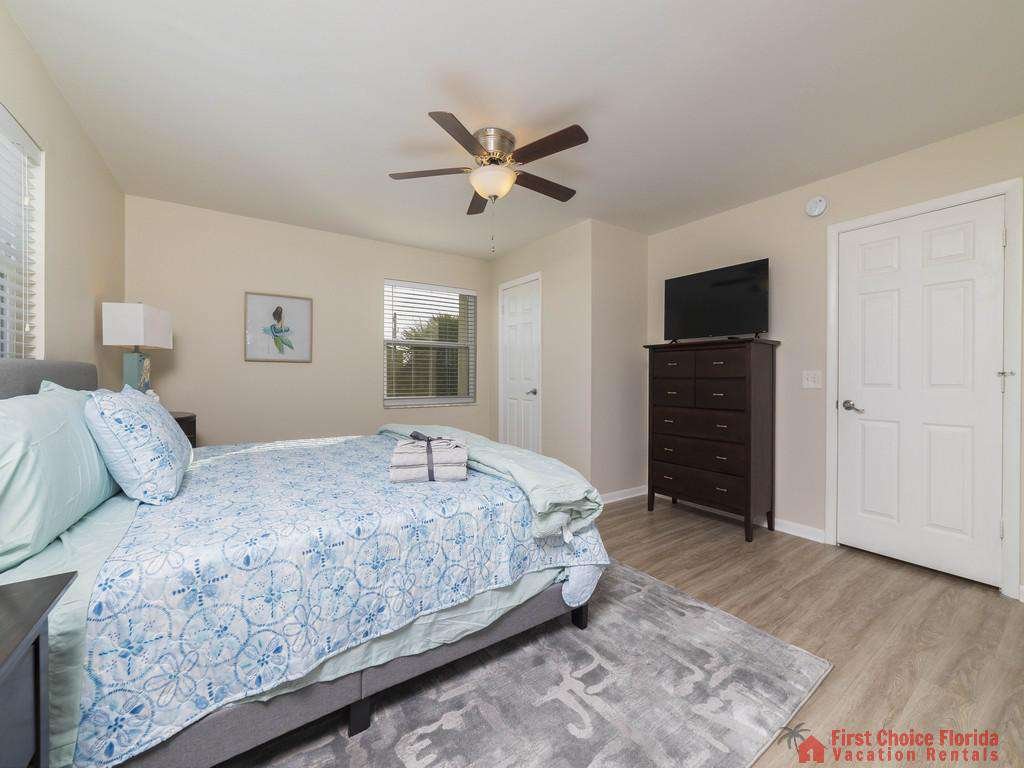 Island Retreat Unit A Bedroom with TV