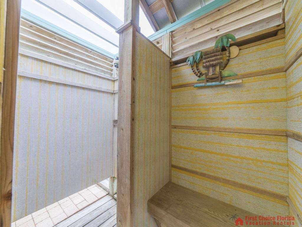Island Surf Cottage Large Outdoor Shower