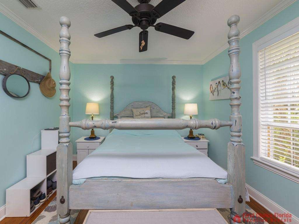 Island Surf Cottage Primary Bedroom