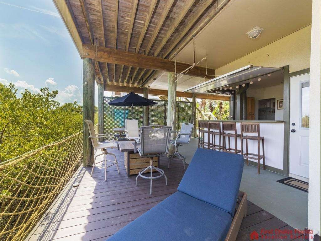 Dolphin Cove Outdoor Bar