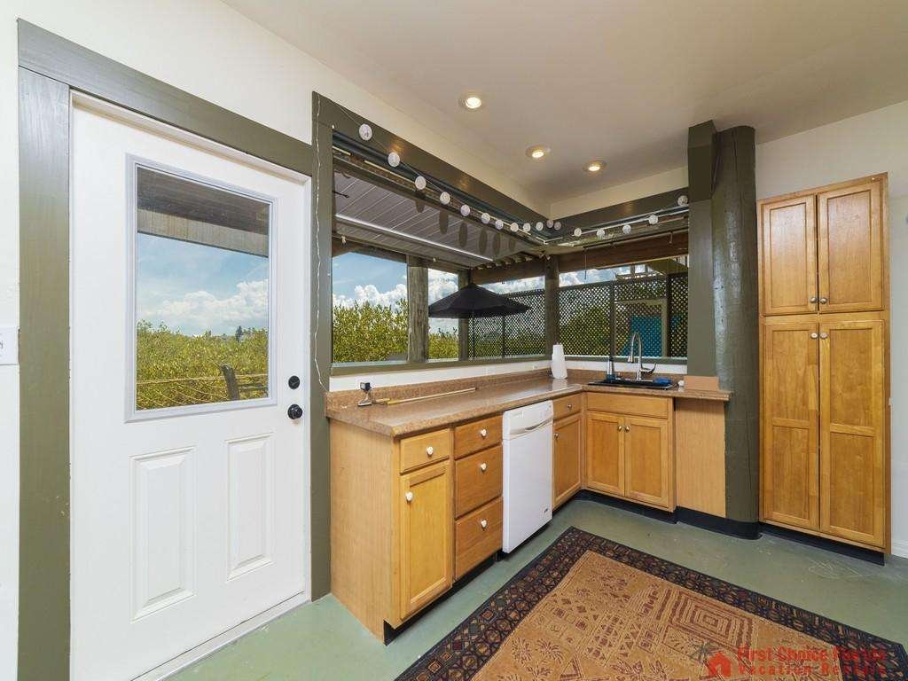 Dolphin Cove Outdoor Kitchen
