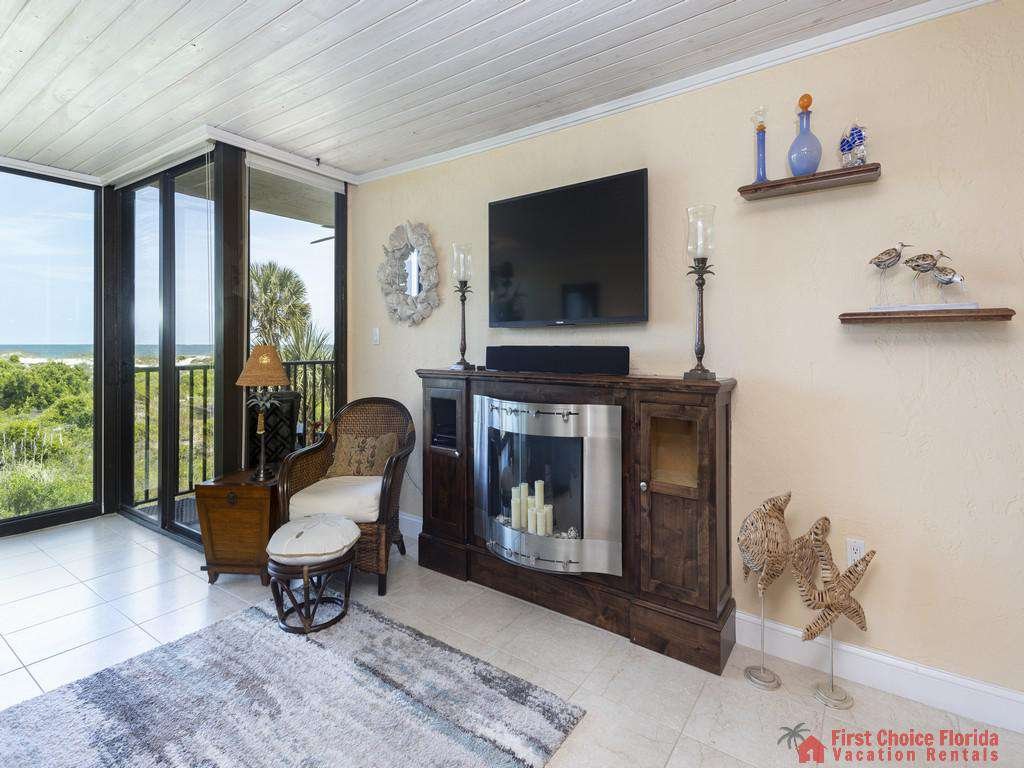 Captains Quarters - Living Room