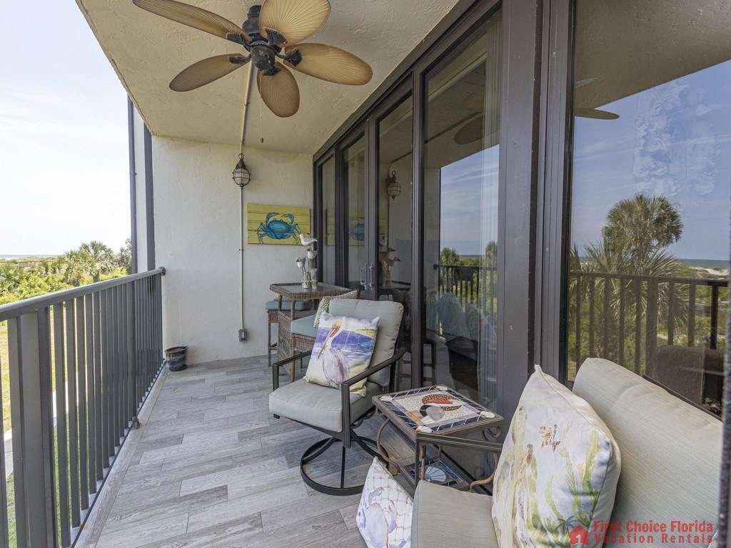 Captains Quarters - Oceanfront Balcony