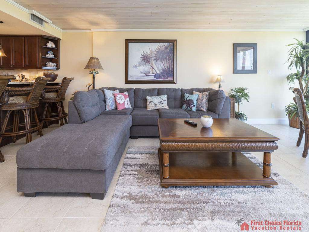 Captains Quarters - Living Room