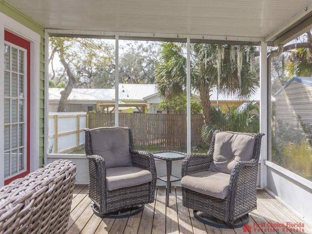 Seahorse Cottage Veranda with Outdoor Furniture